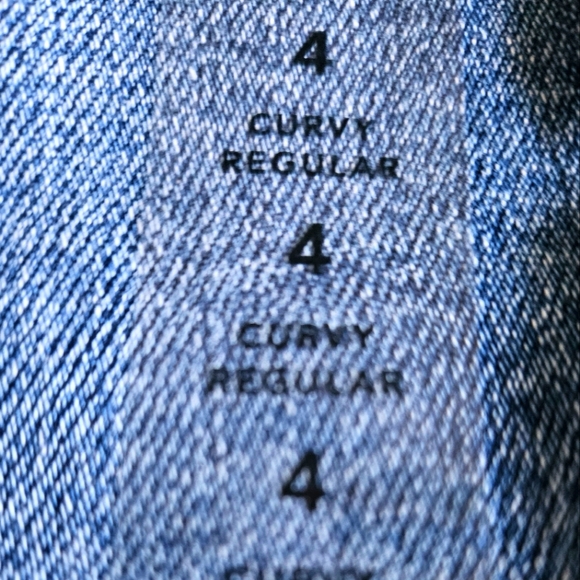 American Eagle Curvy Distressed Jeans - Picture 4 of 6